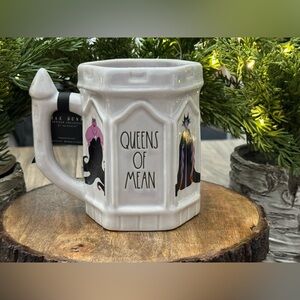 🏰 Brand NEW w/Tags Rae Dunn Disney Villains QUEENS OF MEAN Castle Shaped Mug 🏰